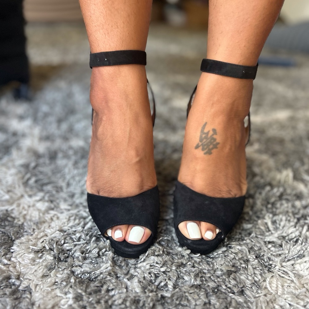 Used CHRISTIAN LOUBOUTIN
2018 Louloudancing Sandals